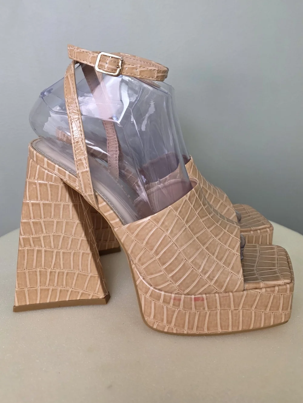 Forever 21 Neutral Tan Faux Croc Platform Triangle Block Flare Heels 7.5, EUC!